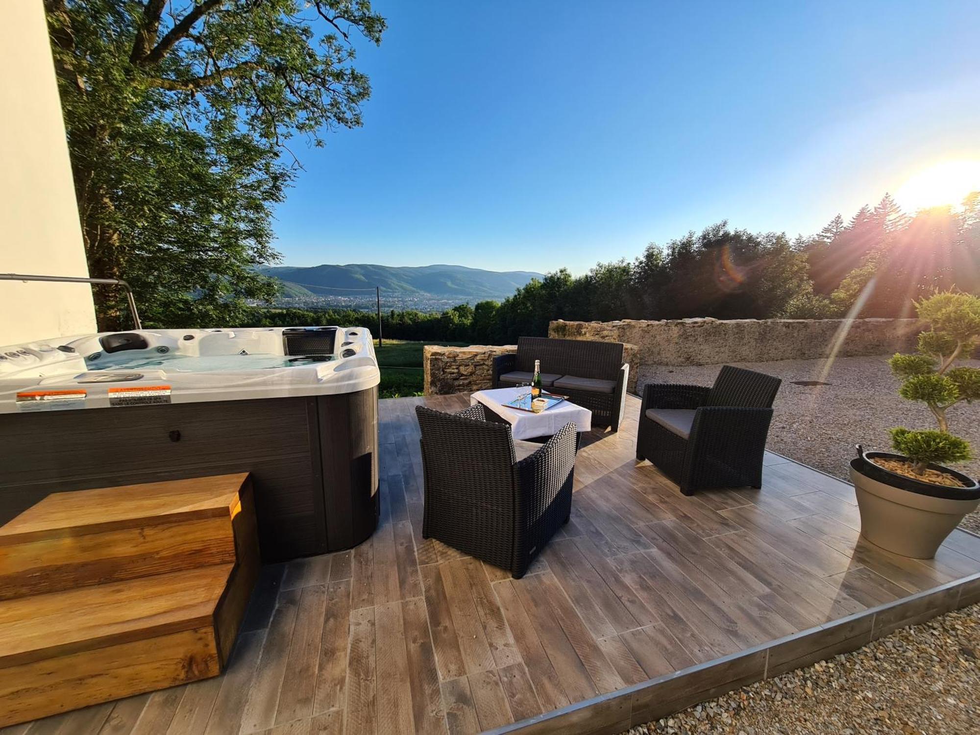 Gite Confortable Avec Spa Prive Et Confort Moderne Pont-de-Larn Exterior foto